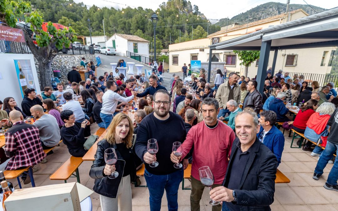 L’Abdet cierra un fin de semana de rotundo éxito con la primera edición de la “Noche de Vinos”
