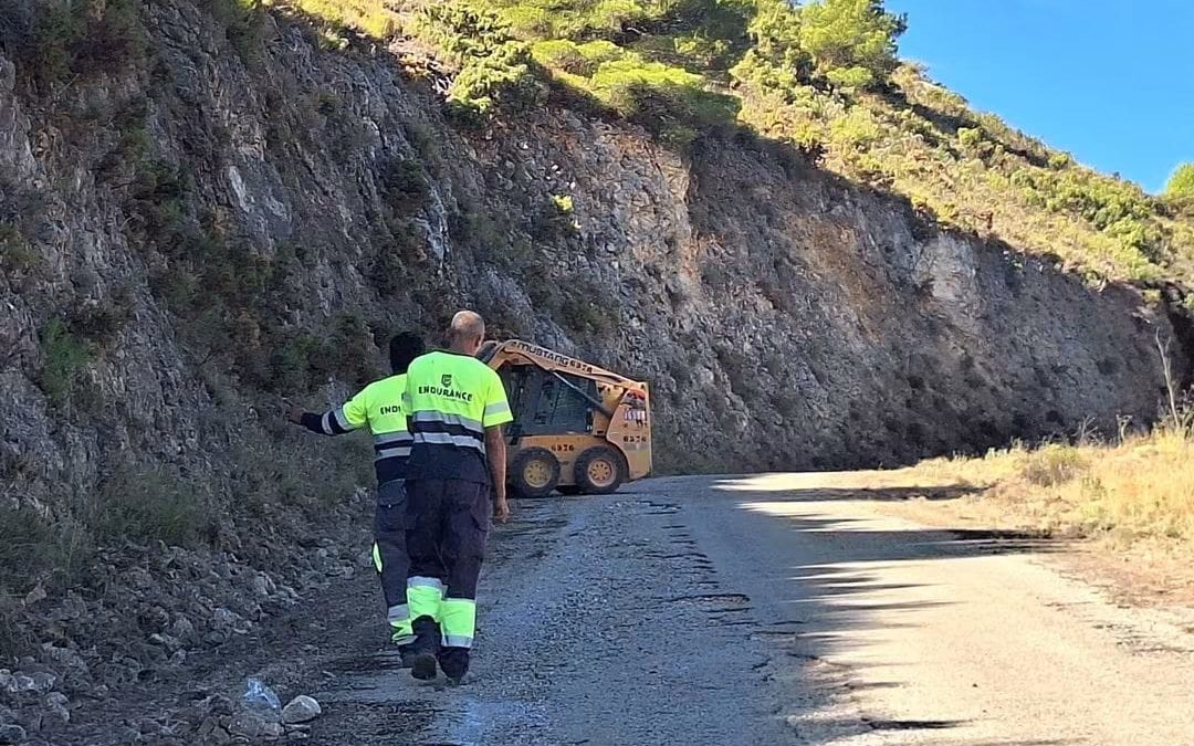 Confrides inicia las obras de mejora del camino rural Charquera con una inversión de más de 44.000 euros